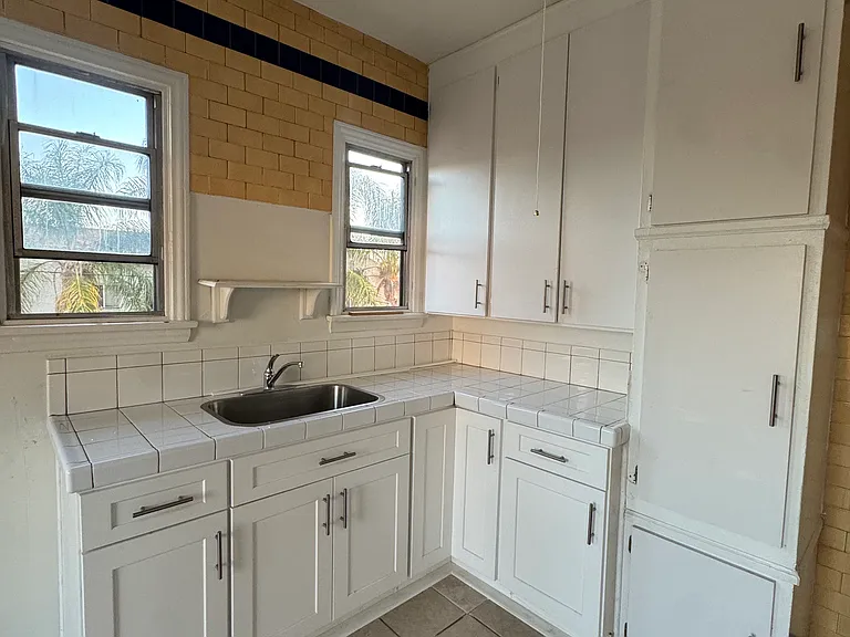 803 N Forest Ave #3 — Photo 6