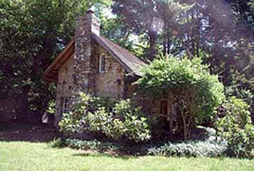 614 Storrs Rd — Photo 1
