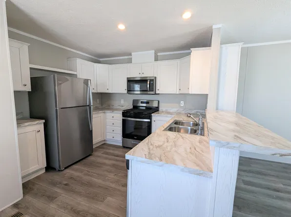 51 E Arizona, Belleville, MI