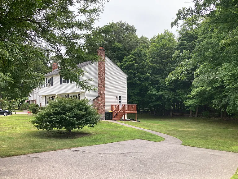 6 Carol Dr #6 — Photo 3