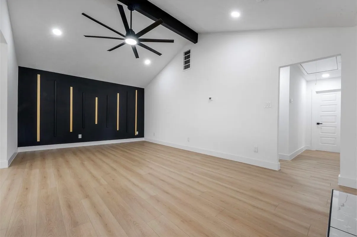 5 bed, 2580 sqft, $3,500 — Photo 2