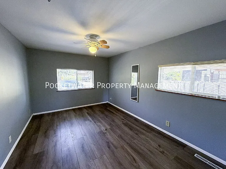 740 37th St — Photo 11
