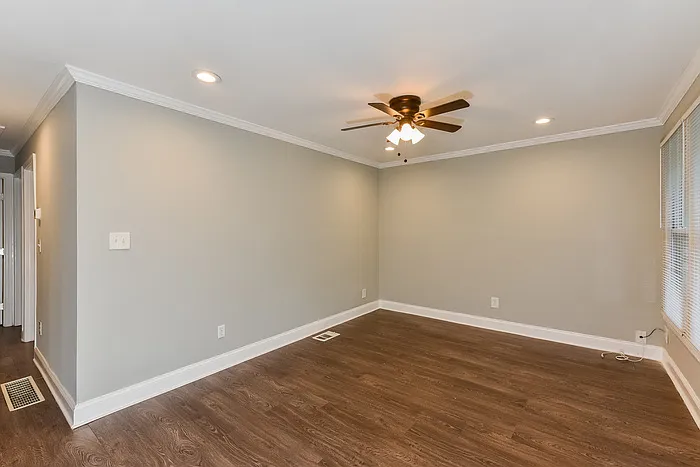 3 bed, 2.0 bath, 870 sqft, $1,945 — Photo 3