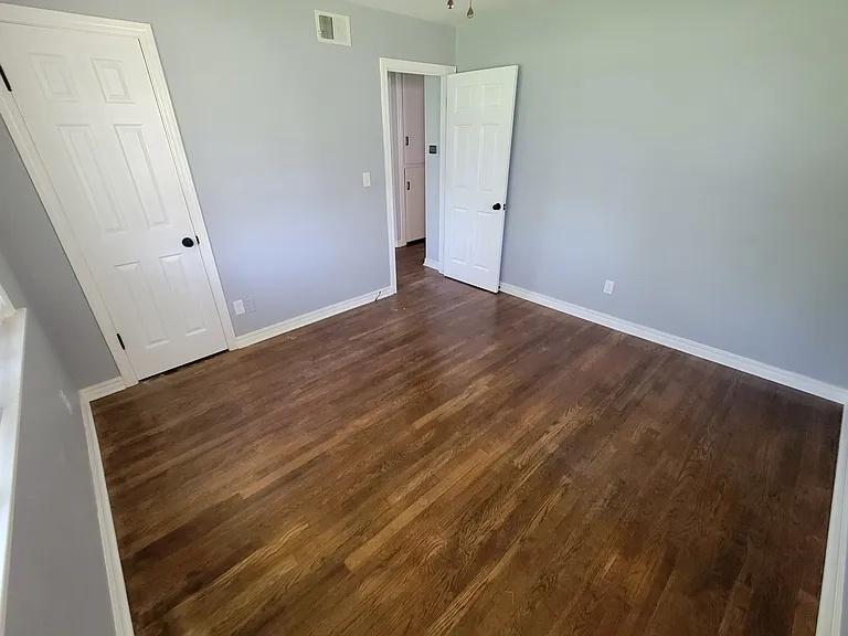 3033 S Millwood Ave — Photo 6