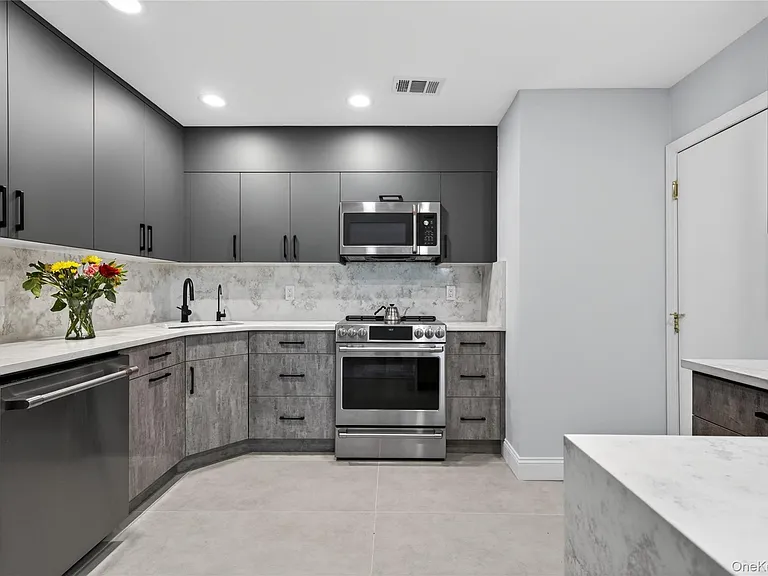 60 Wimbledon Dr #60 — Photo 17