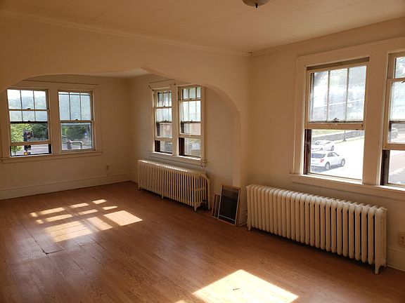 3rd image of 478 Lexington Pkwy S APT 4