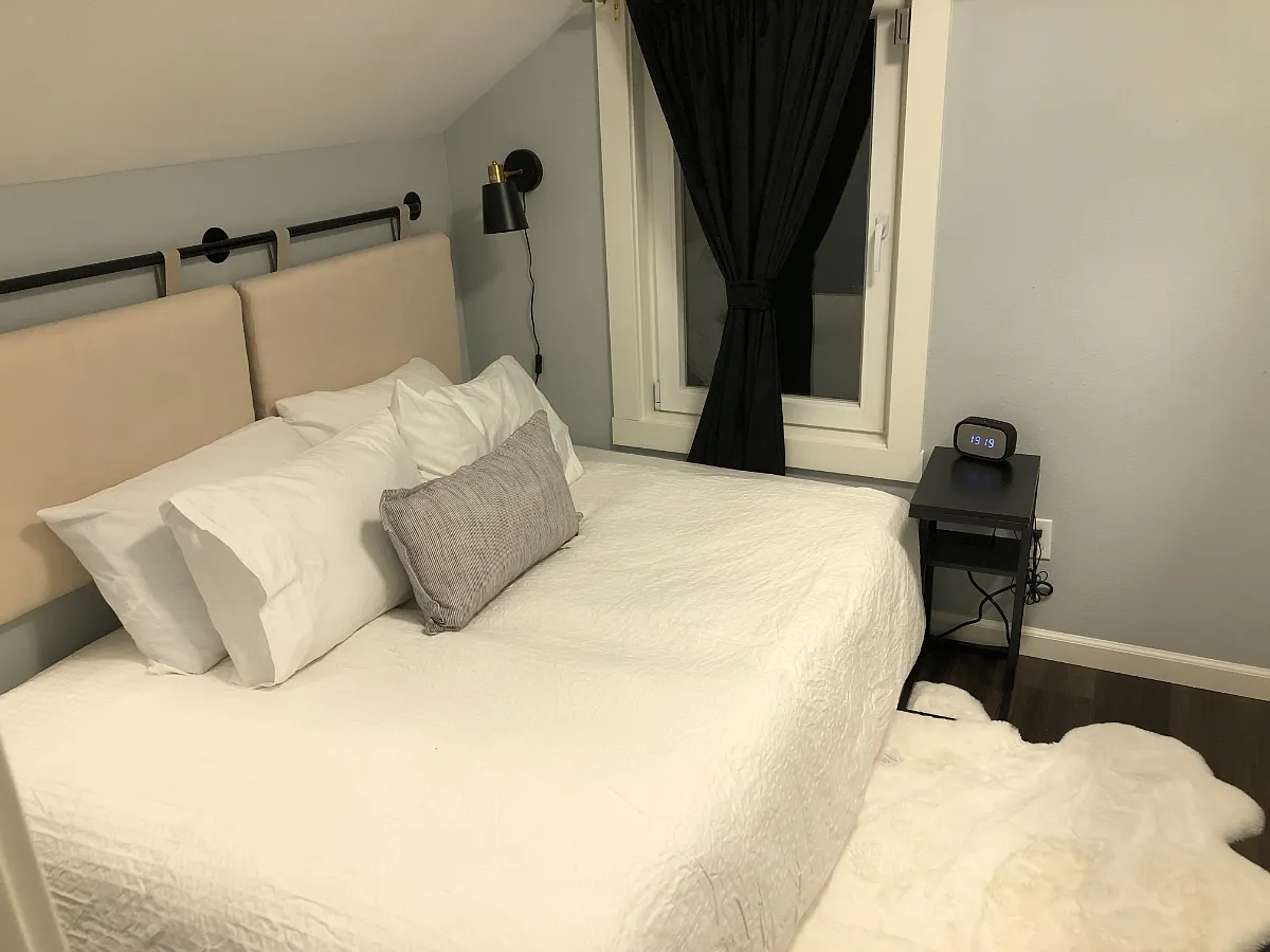 3 bed, 1.5 bath, 700 sqft, $2,600 — Photo 3