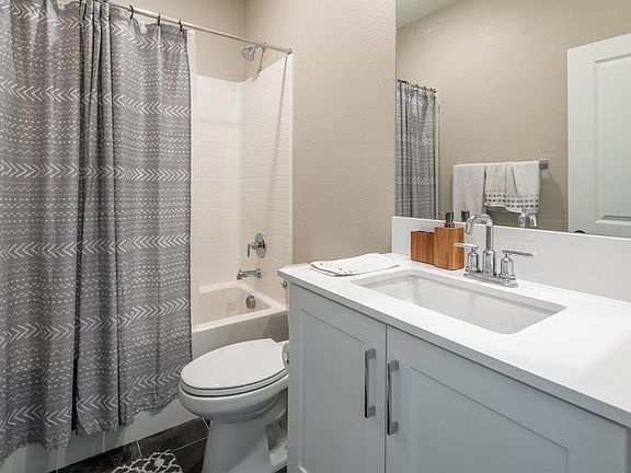 1st Level Full Bathroom