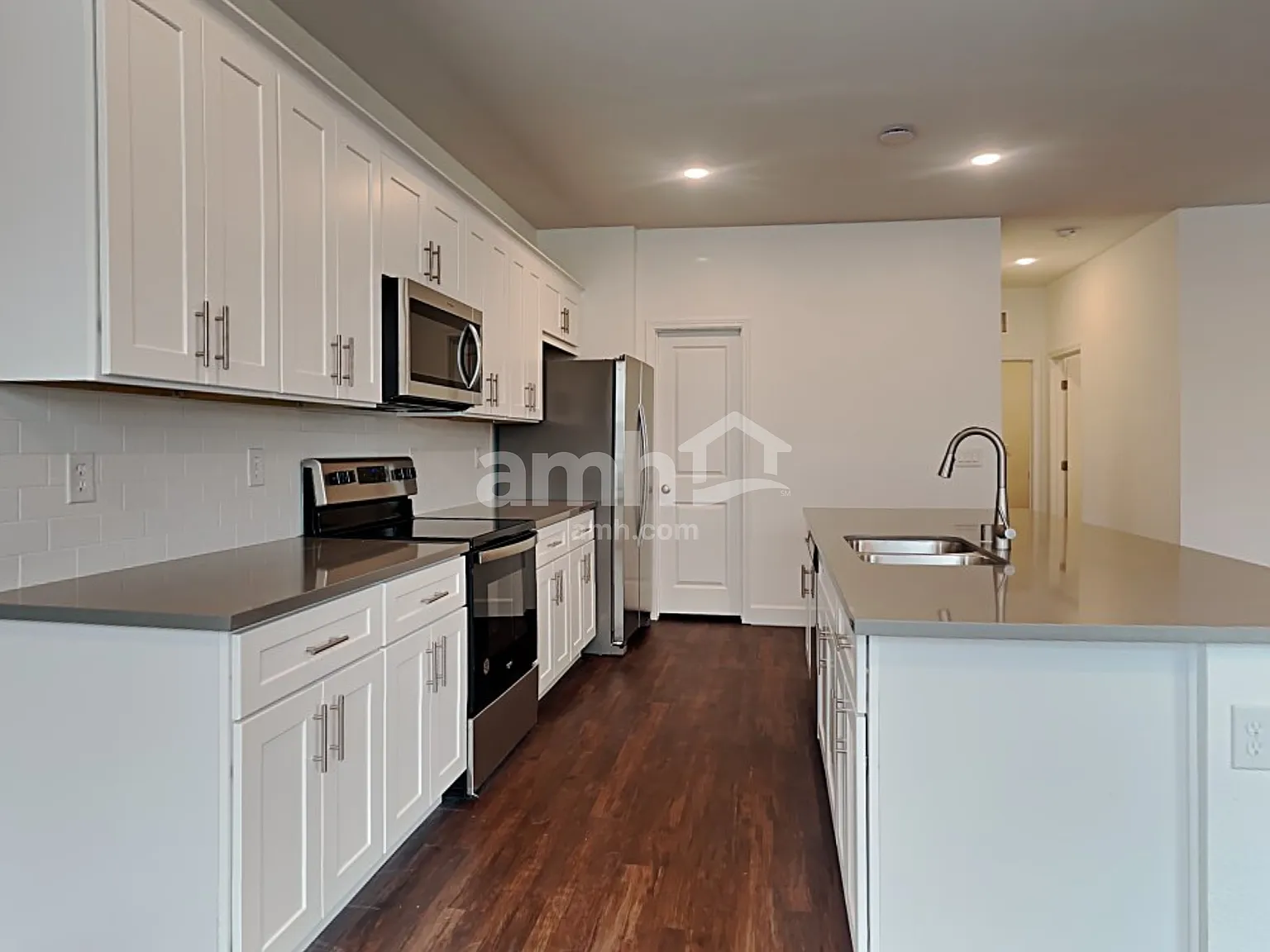 5 bed, 3.0 bath, 2487 sqft, $2,990 — Photo 3