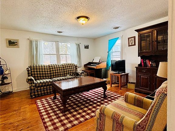 4th image of 4900 Meads Creek Rd