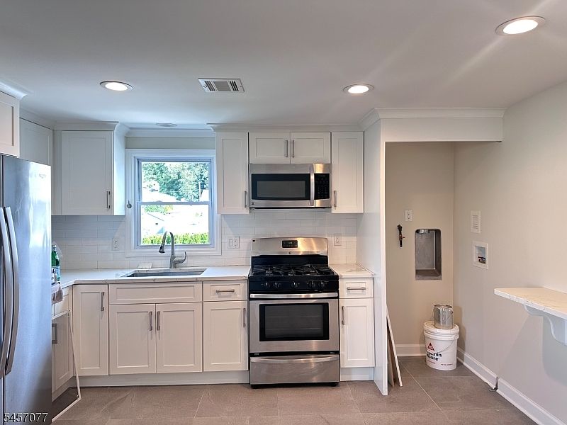 1st image of 79 Tuttle St #2