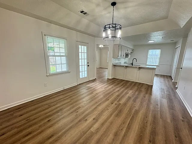 2524 Water Oak Dr — Photo 2