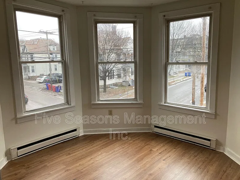 1 bed, 1.0 bath, 450 sqft, $1,400 — Photo 2