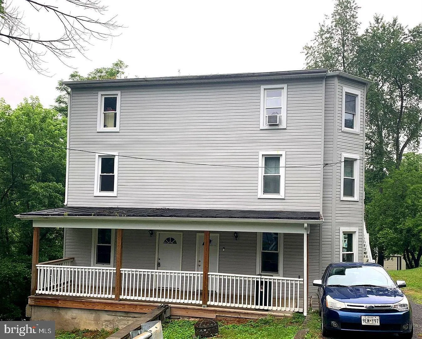 3 bed, 1.0 bath, 3240 sqft, $1,800 — Photo 1