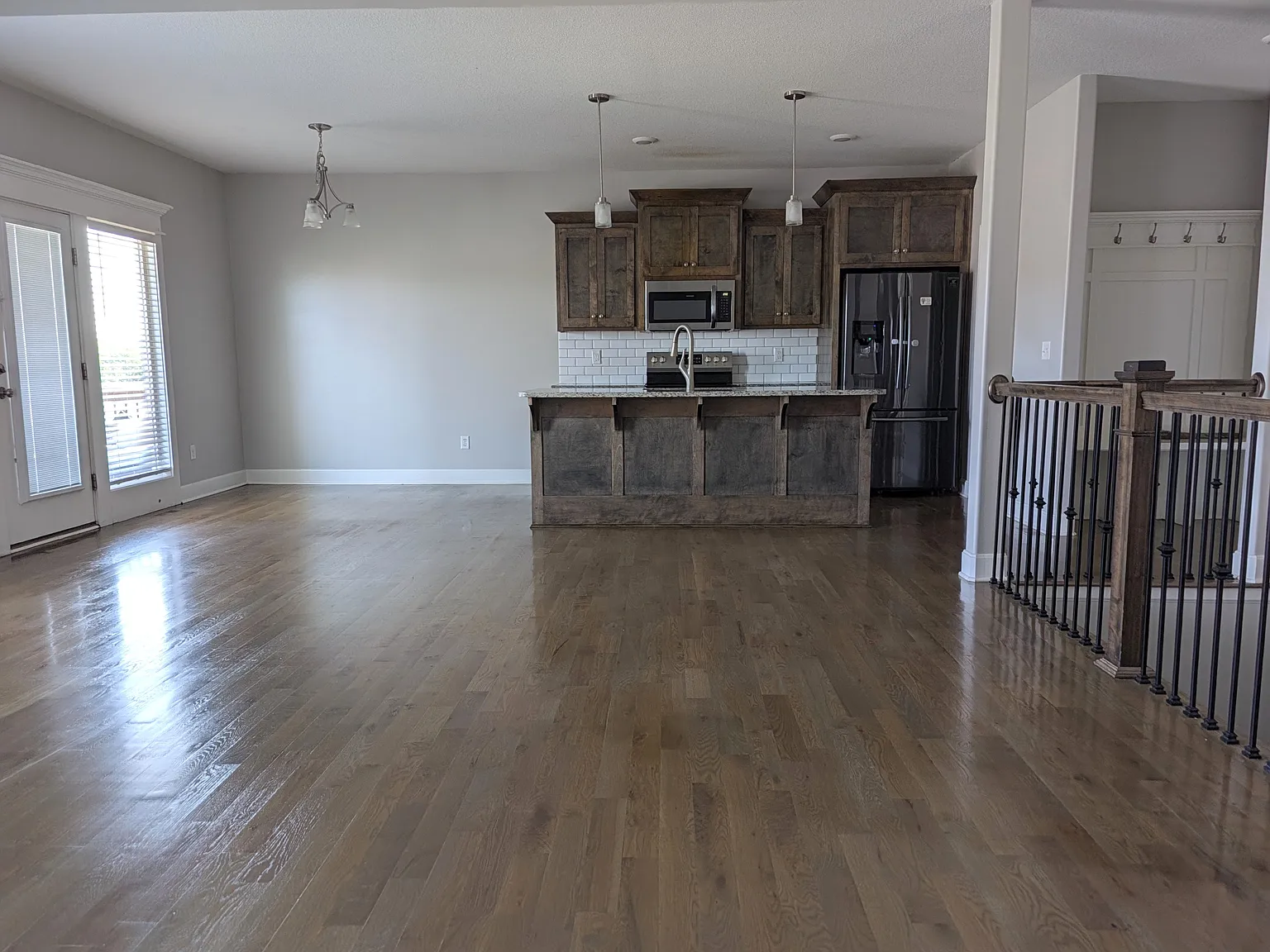 4 bed, 2300 sqft, $3,200 — Photo 2