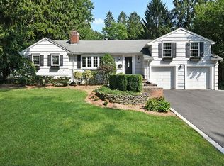 426 Caldwell Dr, Wyckoff, NJ 07481