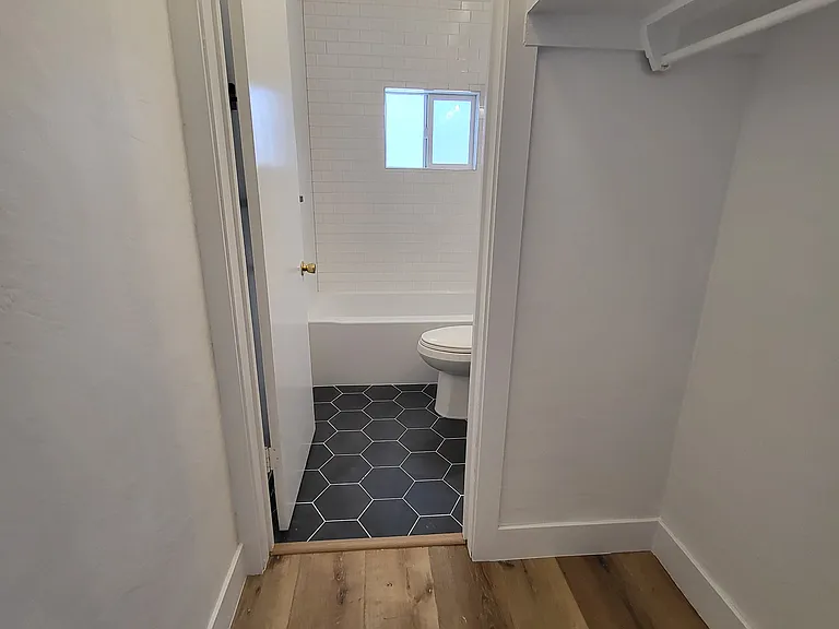 1324 Addison St #8 — Photo 6