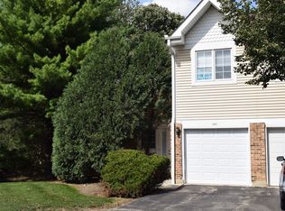 1421 Oakleaf Ln, Woodstock, IL 60098