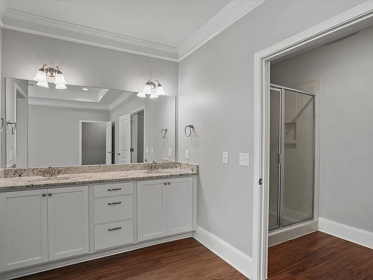 406 Senate St — Photo 8