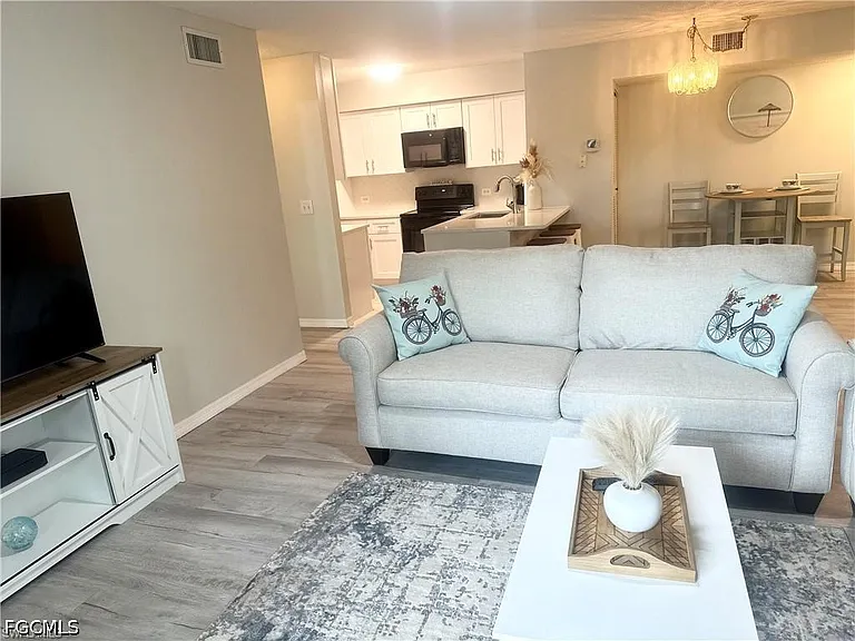 8940 Colonnades Ct E #725 — Photo 5