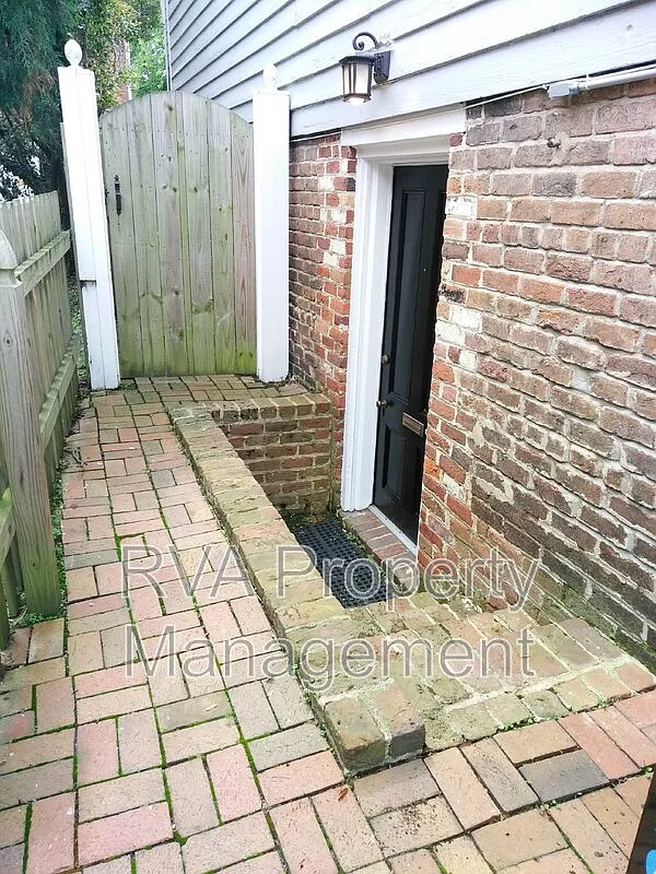 1 bed, 1.0 bath, 922 sqft, $1,395 — Photo 2