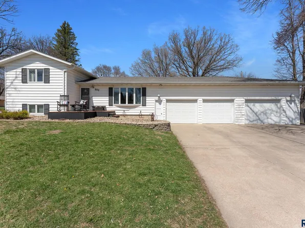 602 E 12th St, Dell Rapids, SD 57022