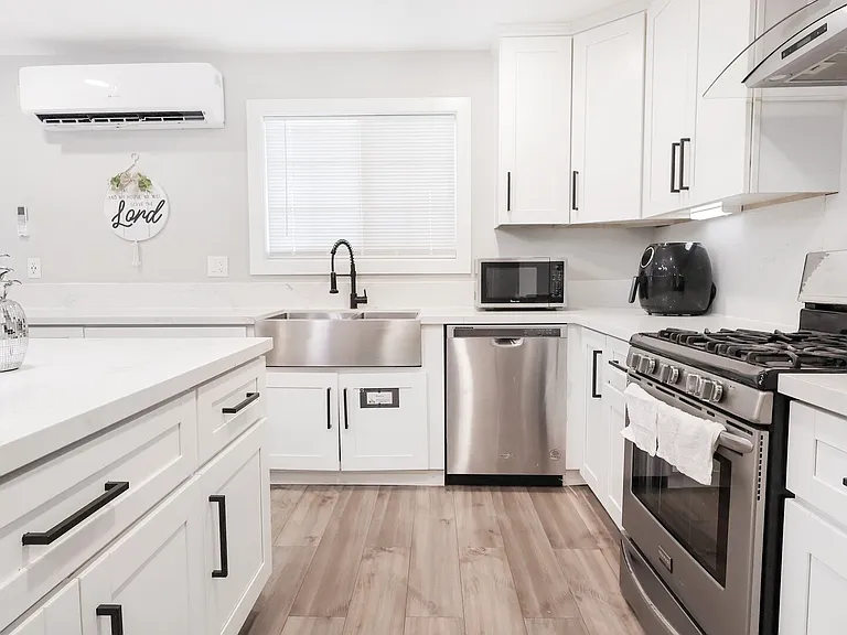Gillespie Dr — Photo 18