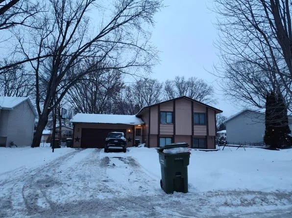 12024 Eagle St NW, Coon Rapids, MN 55448