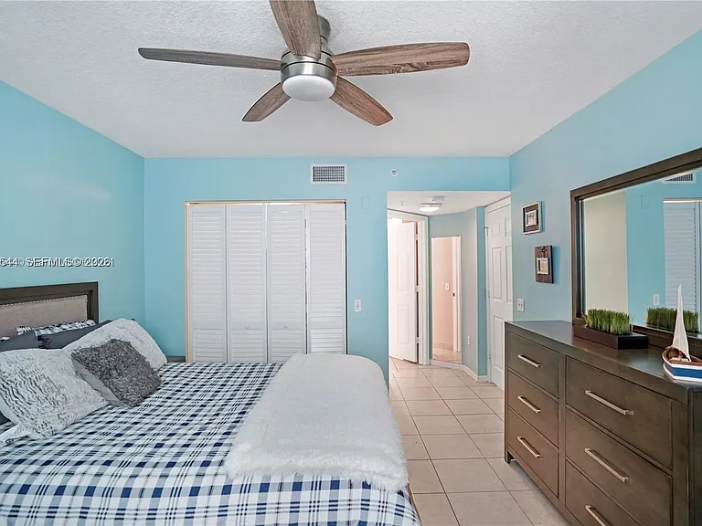1107 Villa Ln #1107 — Photo 5
