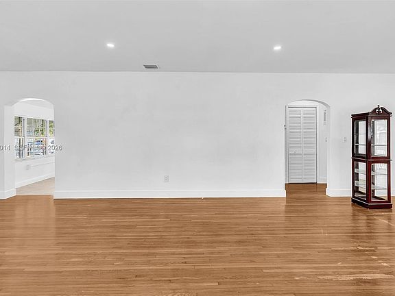 3rd image of 511 SW 23rd Ave