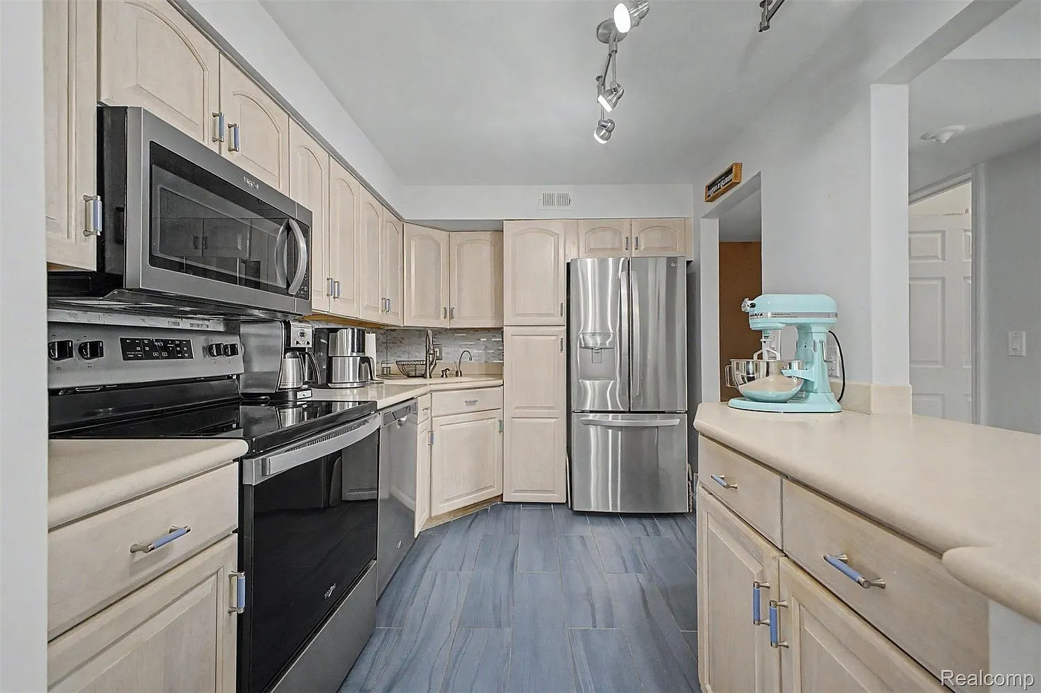 2 bed, 1322 sqft, $2,095 — Photo 3