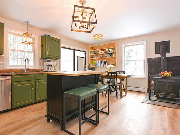 4th image of 185 Berry River Road