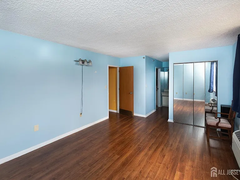 30 S Adelaide Ave #5M — Photo 22