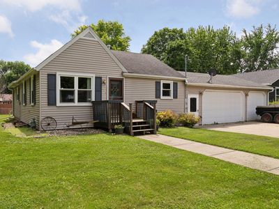 415 E Washington St, Le Center, MN, 56057