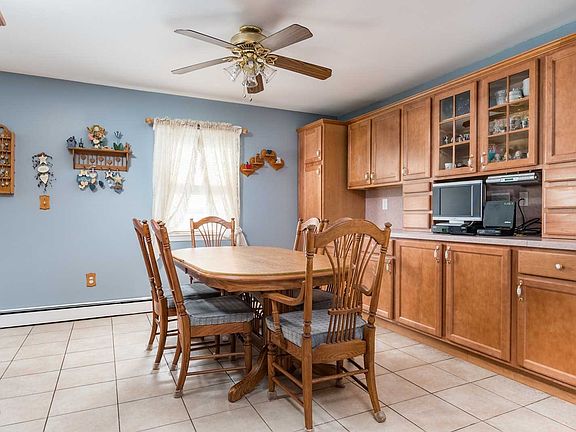 4th image of 19 Virginia Dr
