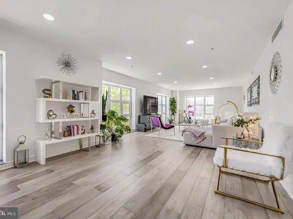 250 President St Unit 211, Baltimore, MD 21202