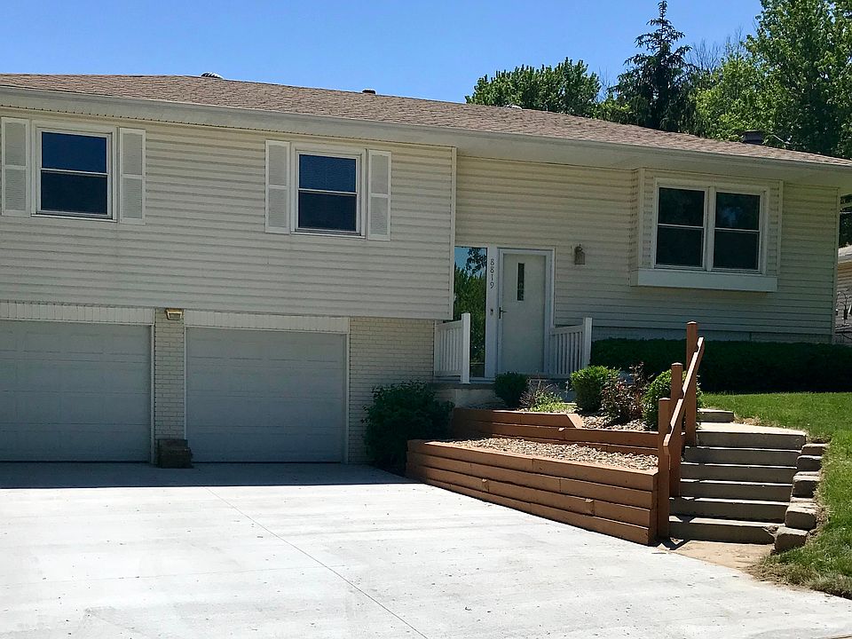 1st image of 8819 S Glenview Dr