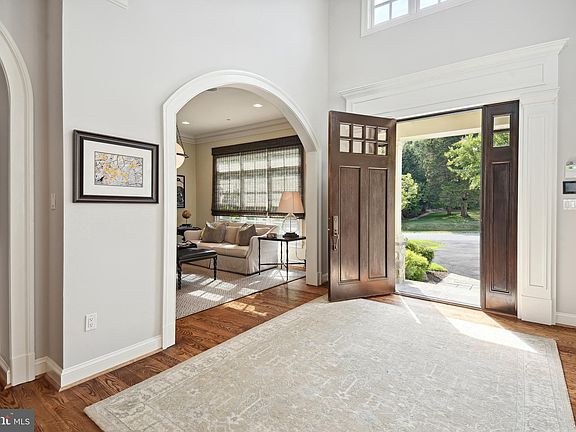 4th image of 10619 Willowbrook Dr