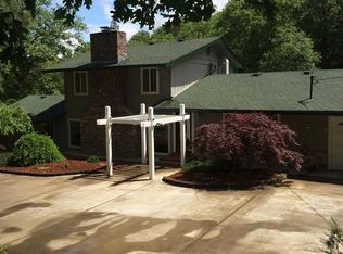 405 Sky Crest Dr, Grants Pass, OR 97527