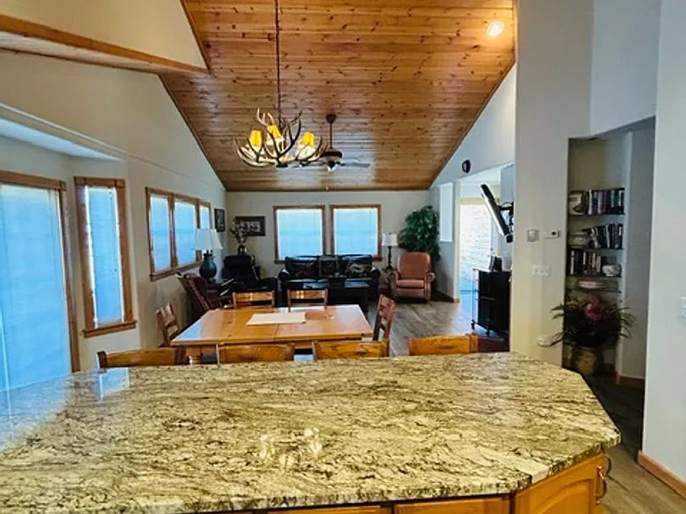 40 Saturn Dr — Photo 7