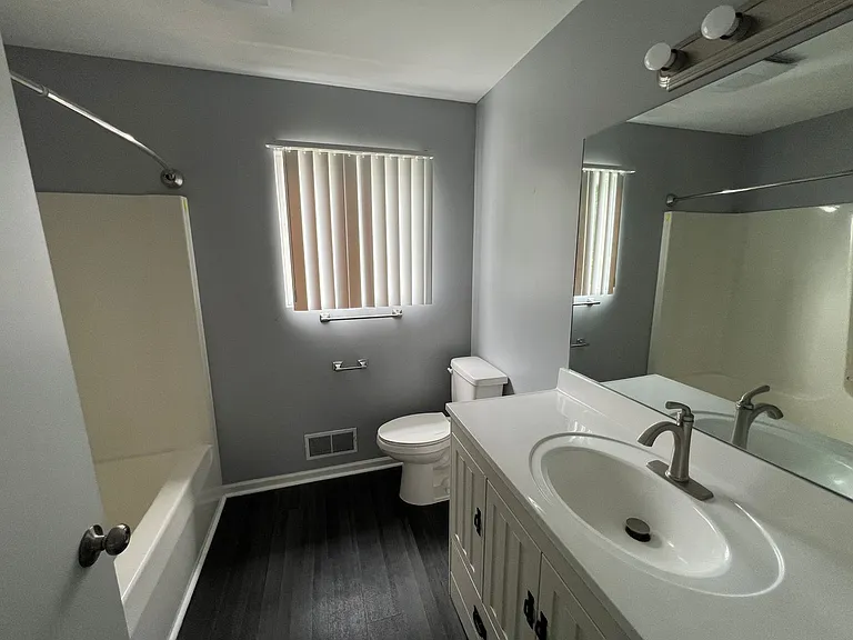 2906-2948 Feiger Ln — Photo 8