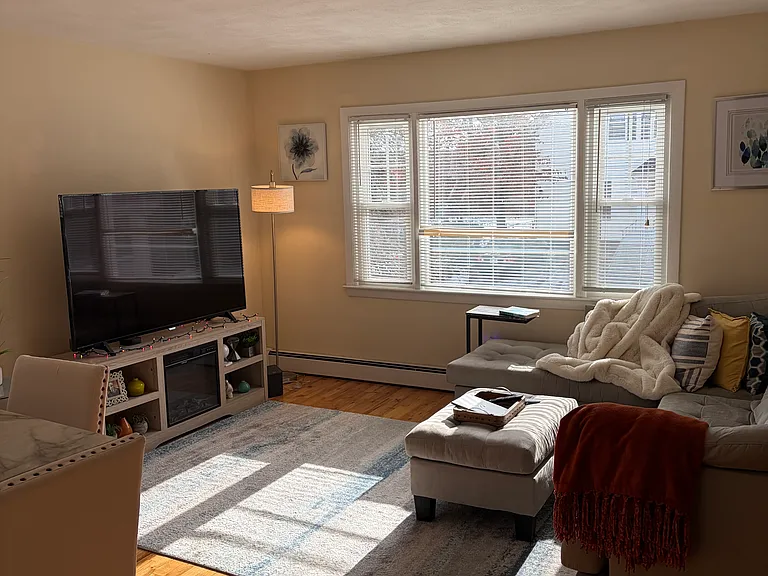 102 S Angell St — Photo 4