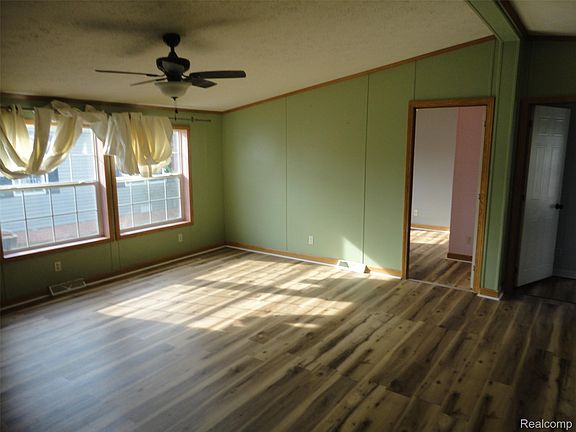 3rd image of 3913 Benjamin Way