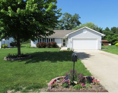 143 Valley View Dr, Seneca, IL, 61360