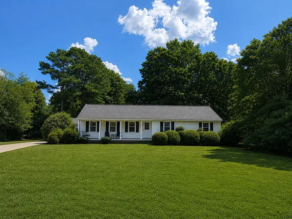 4225 Maple Dr, Ayden, NC 28513