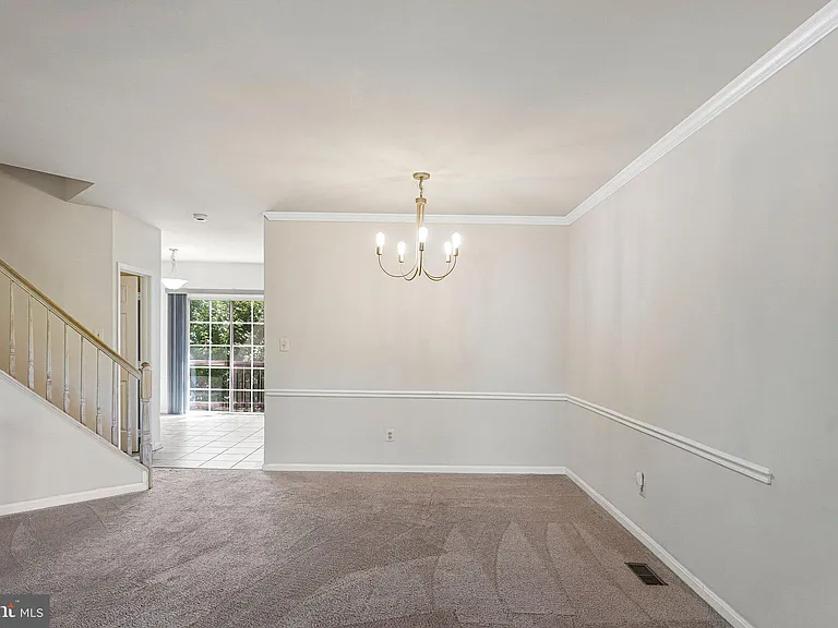 7059 Kings Manor Dr — Photo 5