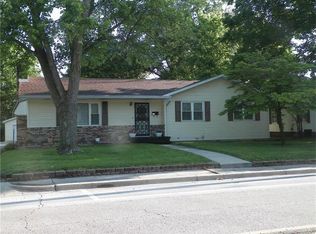 710 E 1st South St, Carlinville, IL