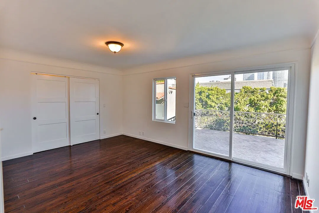 3 bed, 3.5 bath, 2162 sqft, $8,750 — Photo 3