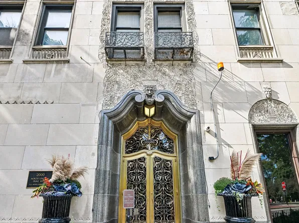 2000 N Lincoln Park West Pkwy #912, Chicago, IL 60614