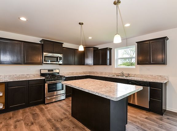 3rd image of 1611 Glenbrooke Ln